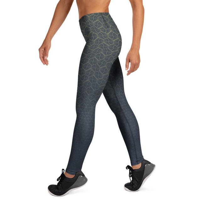 Leggings de yoga con degradado cálido en gris ámbar y mariposa shipibo