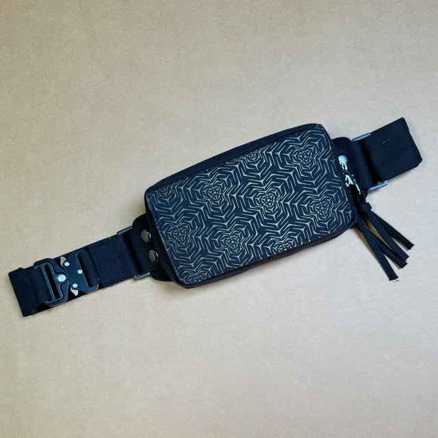 Molekula Gradient Waist Bag - Black