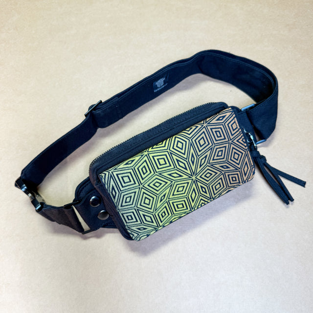 Penrose Cubes Gradient - Waist Bag - Black