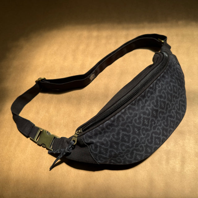 Shipibo Classic Glow - Fanny Pack - Black