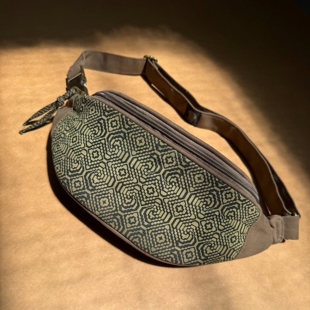 Shipibo Conibo Gradient Fanny Pack - Moka