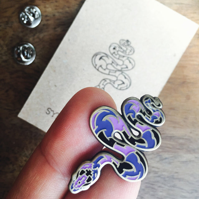 Anakonda Lapel Pin - symbolika