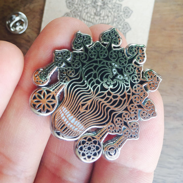 Gulgalta Black Lapel Pin - symbolika