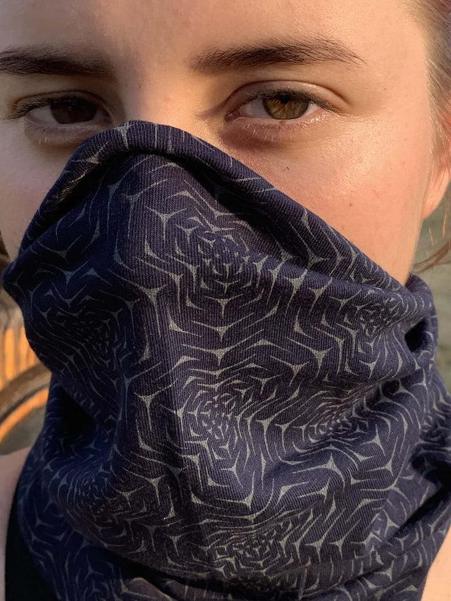 Molekula Mono Face Mask - symbolika