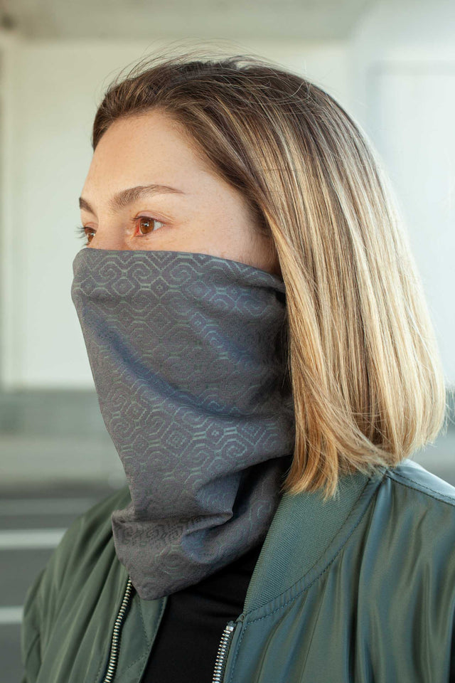 Shipibo-Conibo Glow Neck Gaiter - Grey