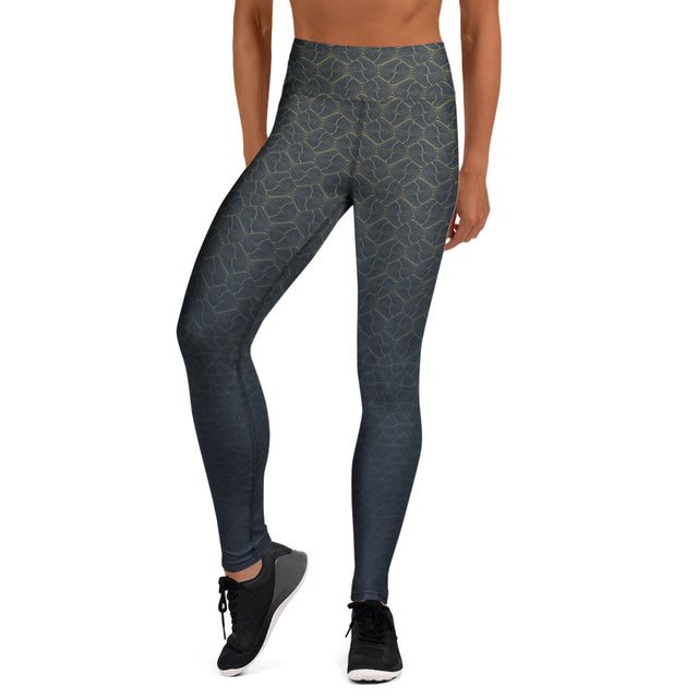Leggings de yoga con degradado cálido en gris ámbar y mariposa shipibo
