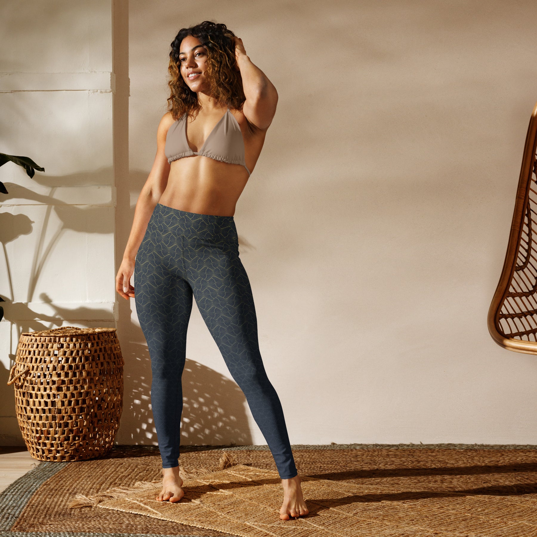 Shipibo Butterfly Amber Grey - Warm Gradient Yoga Leggings - symbolika