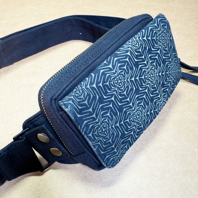 Molekula Gradient Waist Bag - Black