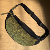 Penrose Cubes Gradient Fanny Pack _ Black