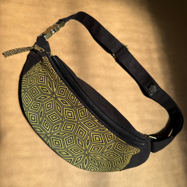Penrose Cubes Gradient Fanny Pack _ Black