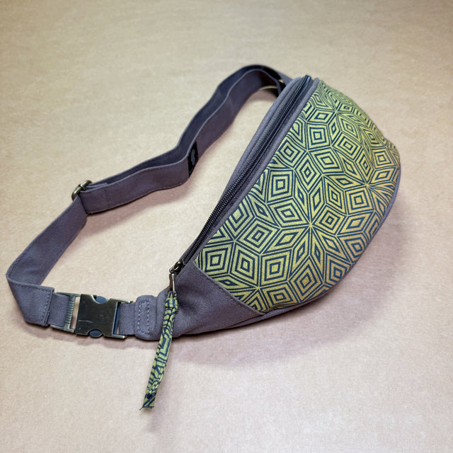 Penrose Cubes Gradient - Fanny Pack - Moka
