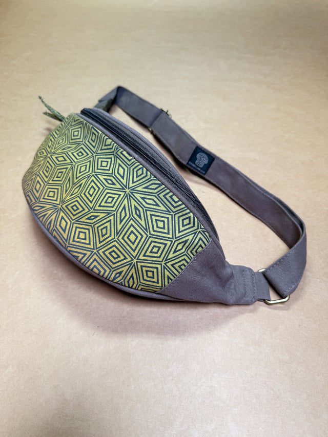 Penrose Cubes Gradient - Fanny Pack - Moka