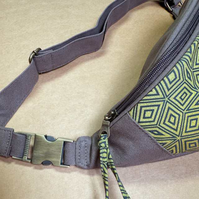 Penrose Cubes Gradient - Fanny Pack - Moka