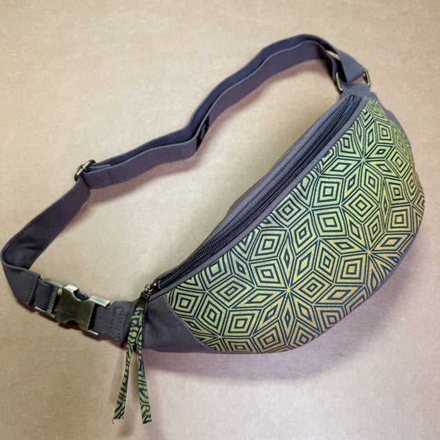 Penrose Cubes Gradient - Fanny Pack - Moka