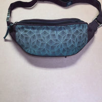 Riñonera con degradado de líneas de Penrose, color marrón