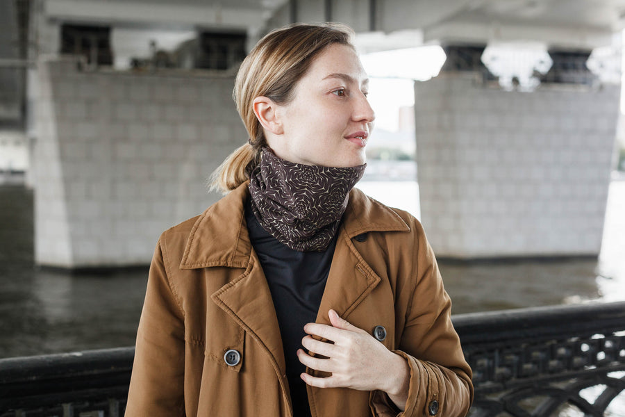 Molekula Gold Neck Gaiter - Brown - symbolika