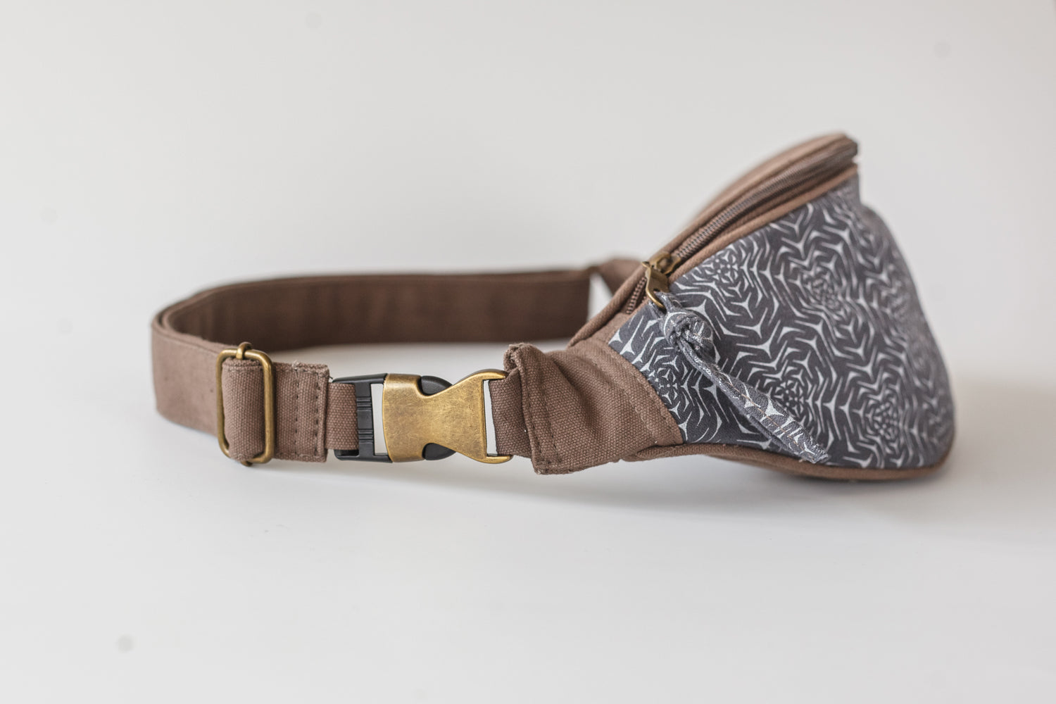 Molekula Mono Fanny Pack - Grey Molecular Structure Art