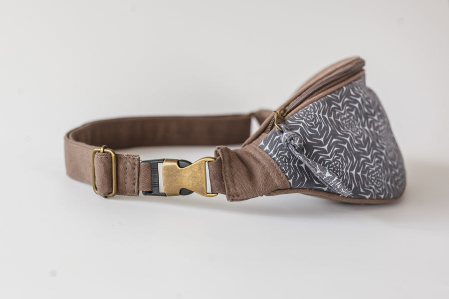 Molekula Mono Fanny Pack - Grey Molecular Structure Art