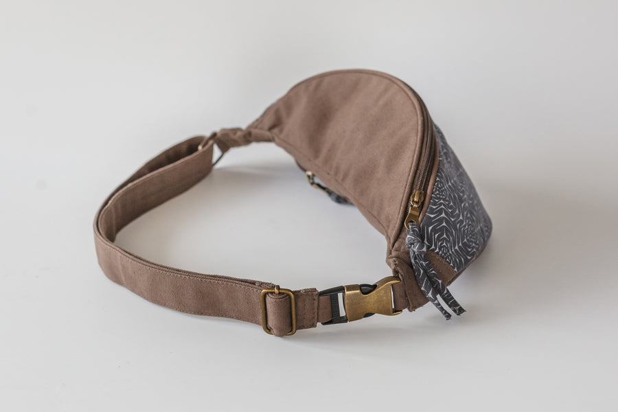 Molekula Mono Fanny Pack - Grey Molecular Structure Art
