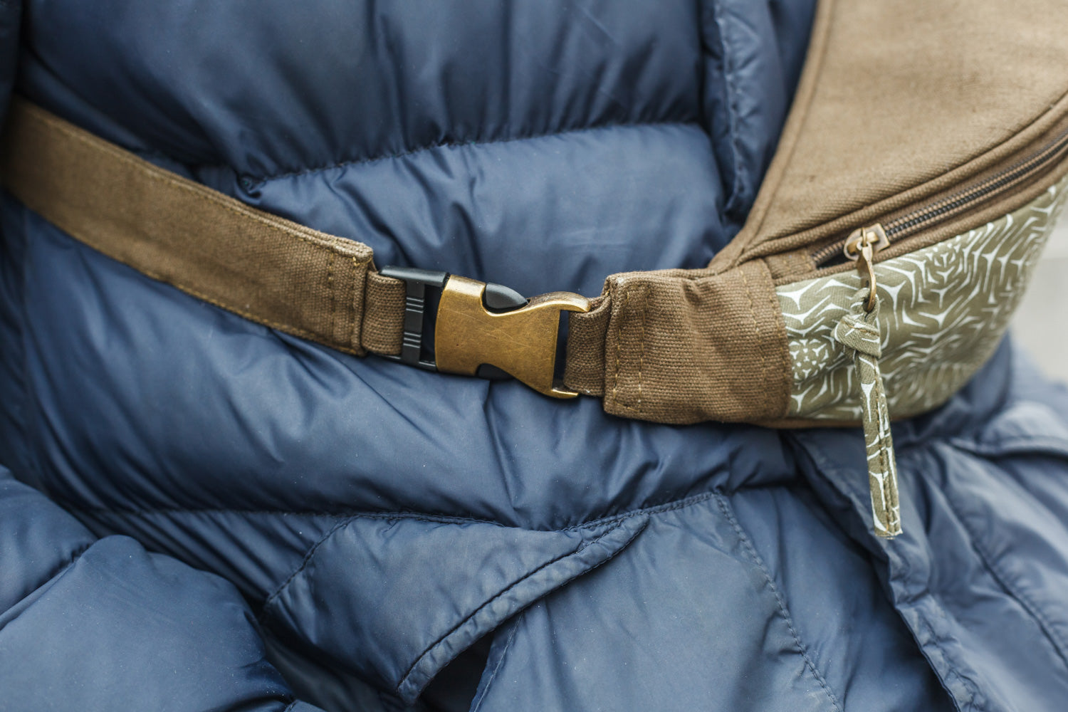 Molekula Mono Gürteltasche – Khaki