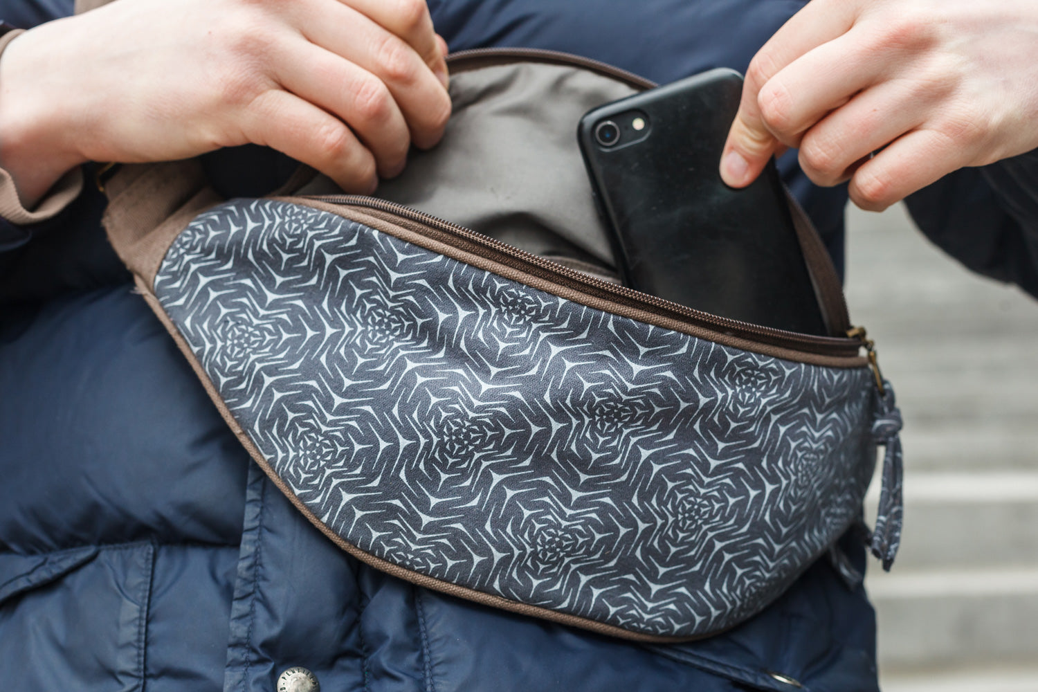 Molekula Mono Fanny Pack - Grey Molecular Structure Art