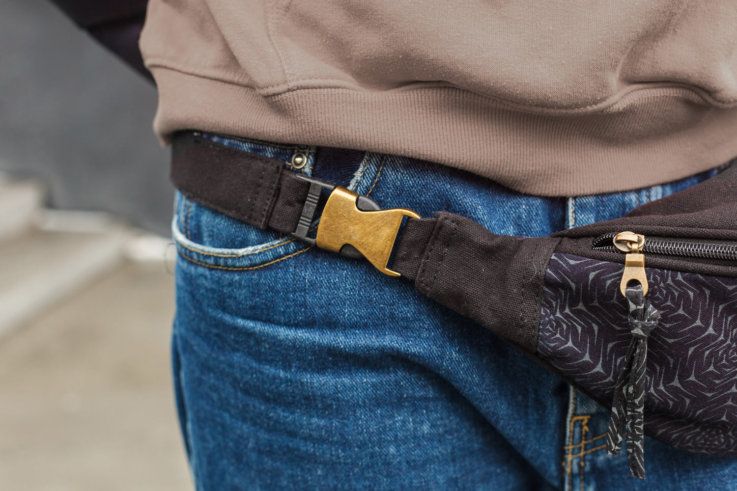 Molekula Mono Fanny Pack - Navy Blue Geometric Print