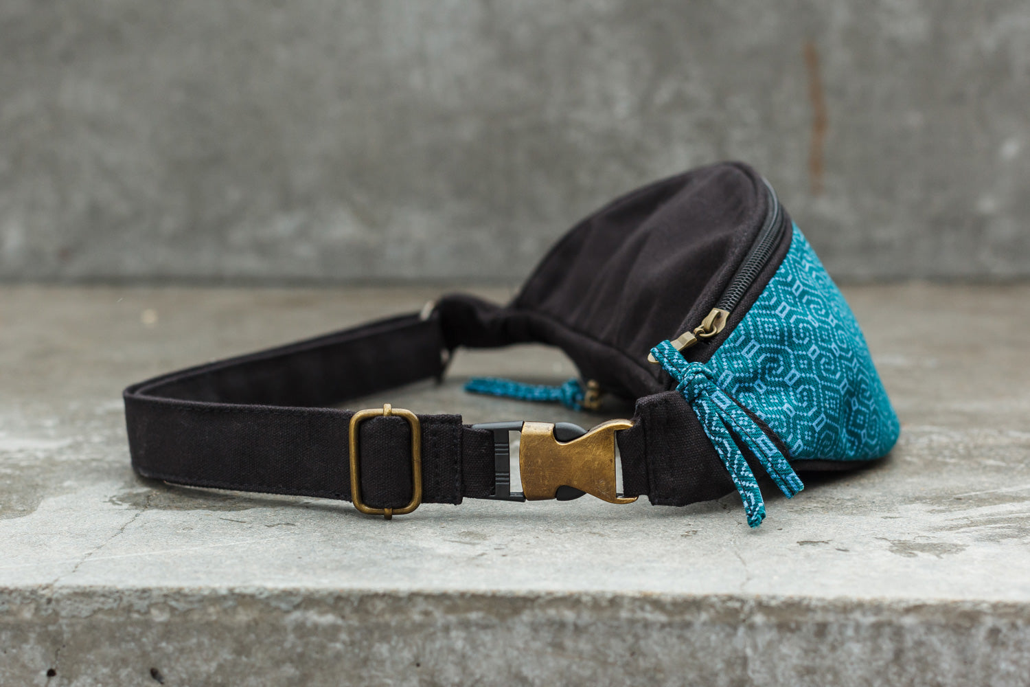 Shipibo-Conibo Emerald Gürteltasche – Schwarz