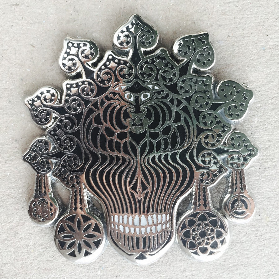 Gulgalta Black Lapel Pin - symbolika