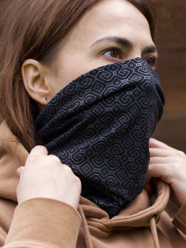 Shipibo-Conibo Glow Neck Gaiter - Black