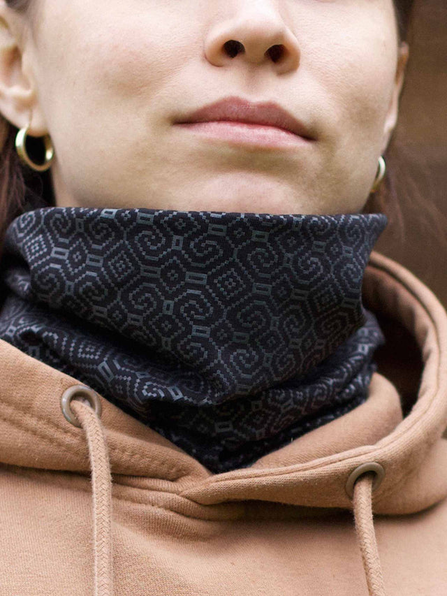 Shipibo-Conibo Glow Neck Gaiter - Black