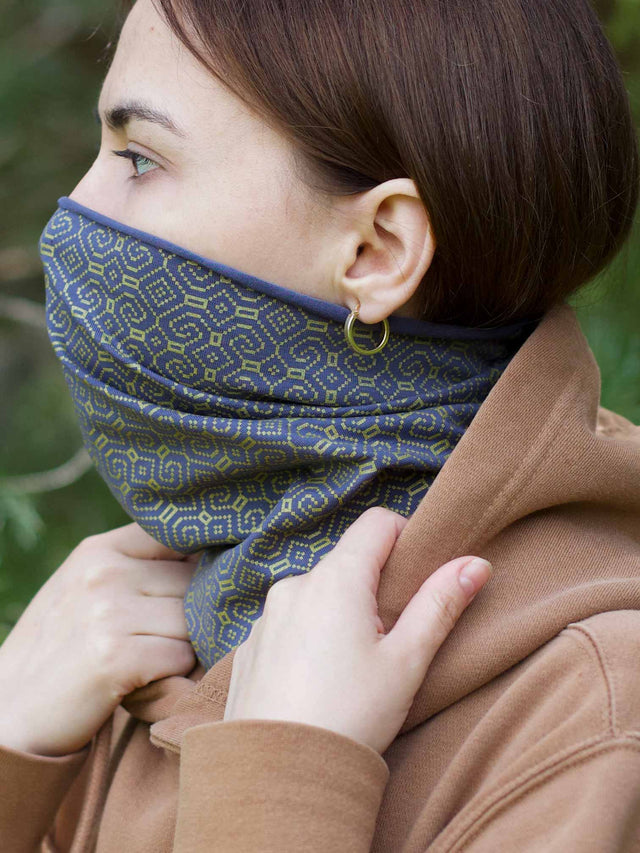 Shipibo Icaro Art Neck Gaiter — Grey