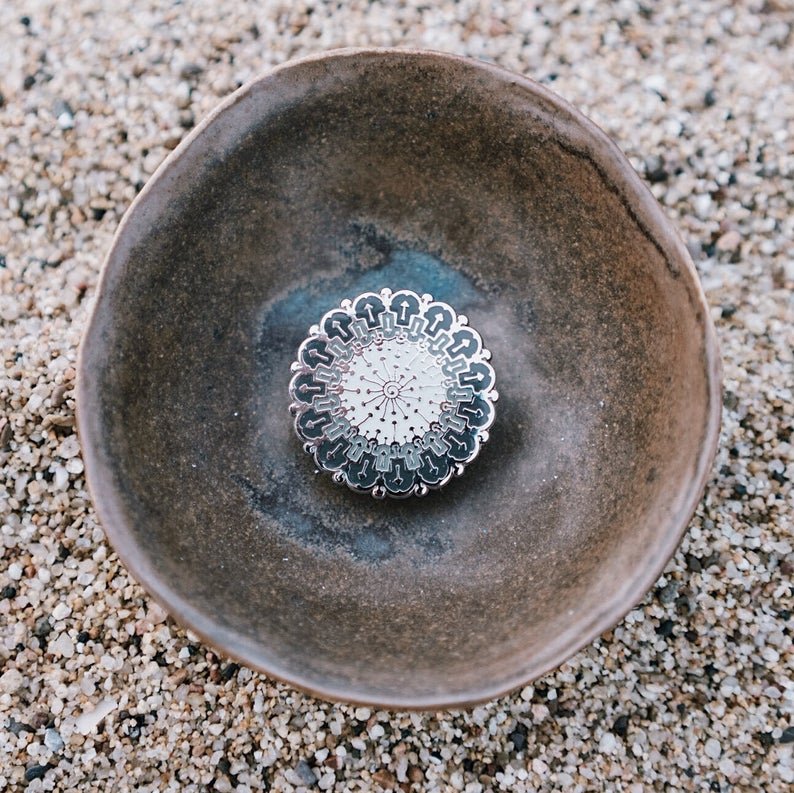 Shrooms Hora Lapel Pin - symbolika